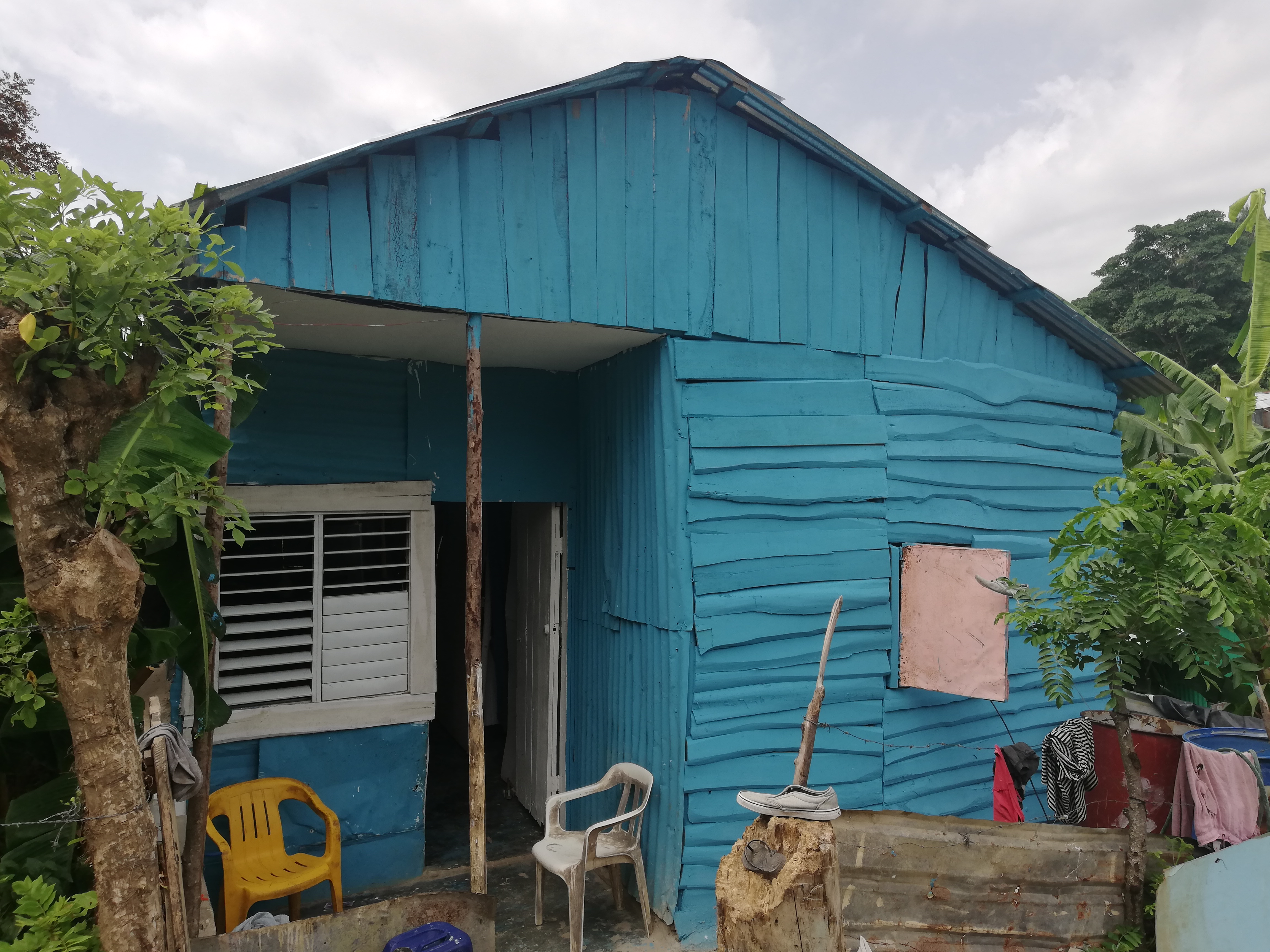 oude huis Yajaira blauw geschilderd